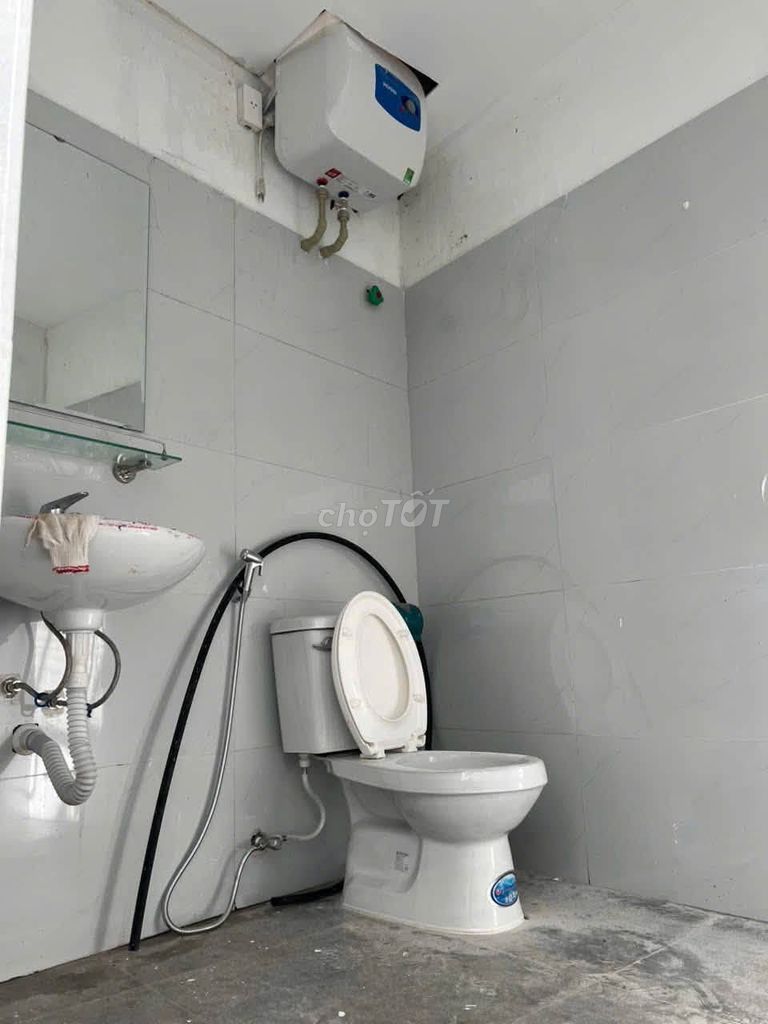 We'll rent 90 meters of Ngõ 135 Đội Cấn, Ba Đình, we'll have a field.