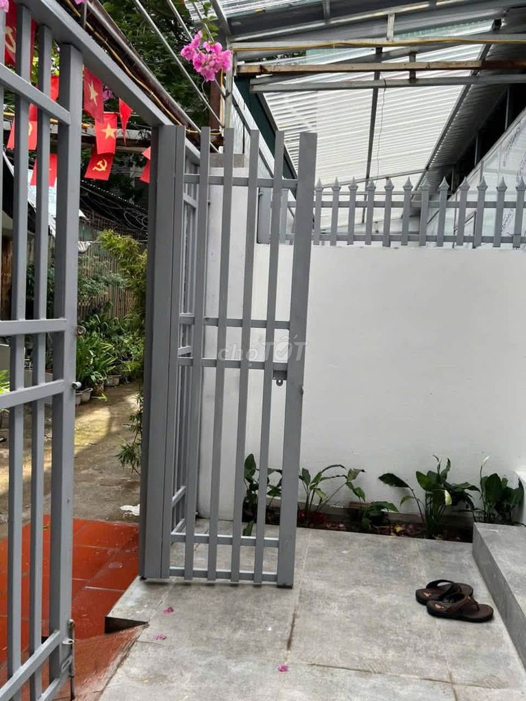 We'll rent 90 meters of Ngõ 135 Đội Cấn, Ba Đình, we'll have a field.