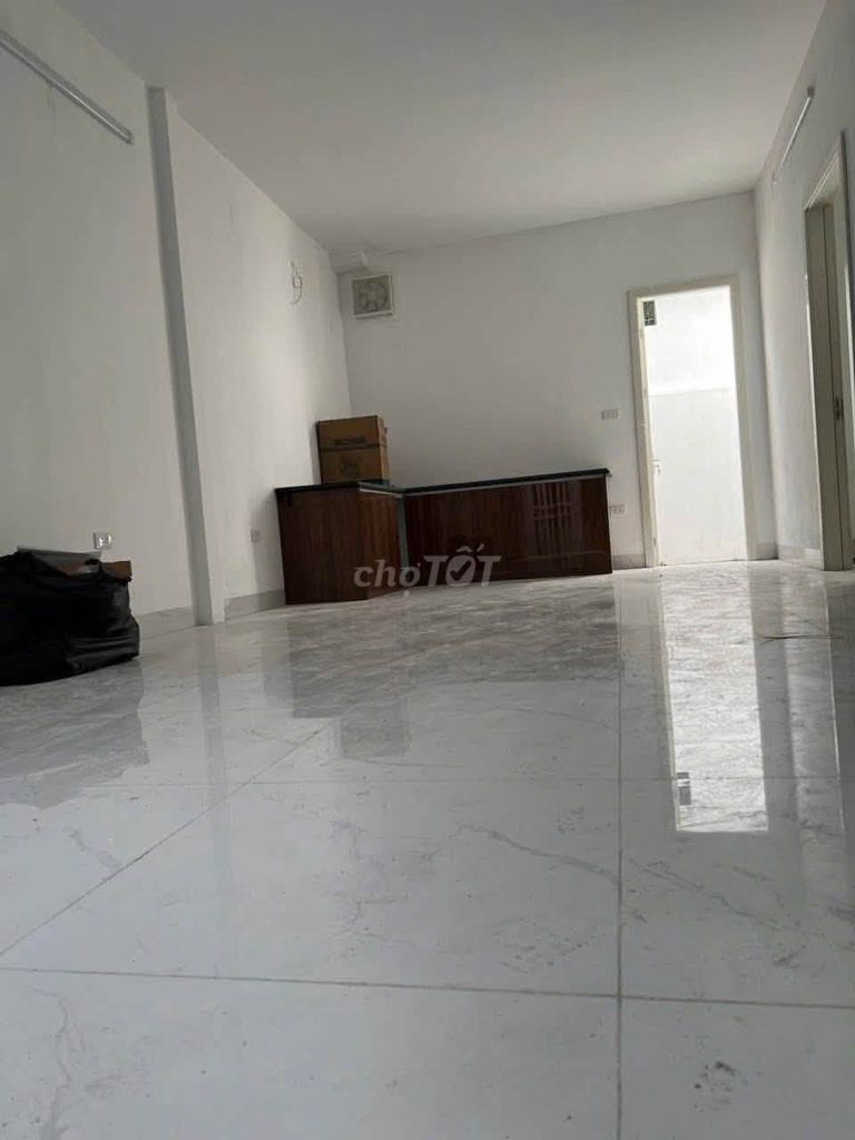 We'll rent 90 meters of Ngõ 135 Đội Cấn, Ba Đình, we'll have a field.