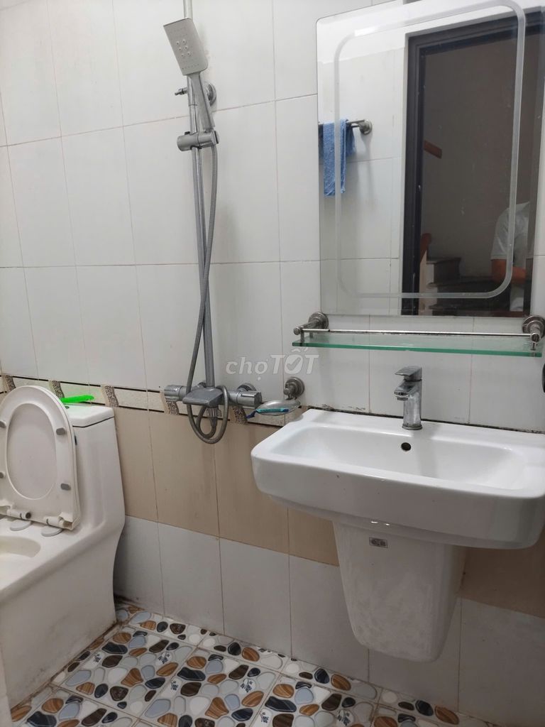 Rent an entire apartment out of 387 Vũ Tông Phan.
