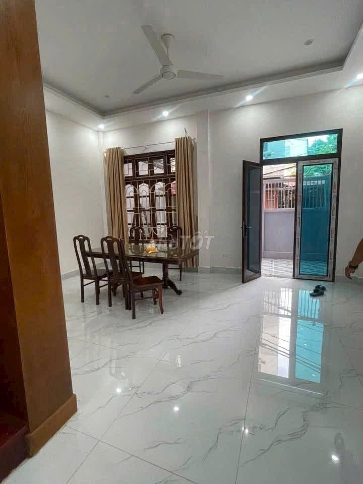 Rent An Dương Vương, Tây Hồ, 80 meters x 3/3 floors, 4 bedrooms
