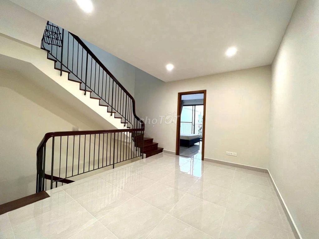 Rent Qq112.5 m full interior