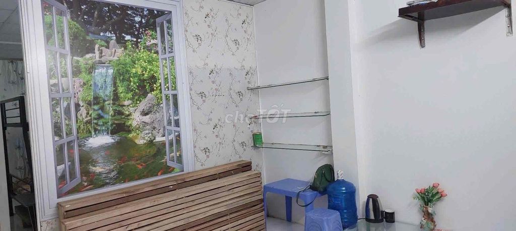 Renting the entire Quỳnh Mai Street house.