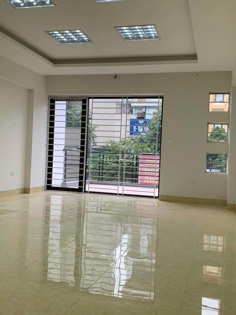 Rent the Qq190 meters 4 floors of 24 meters of business at 22 million a month.