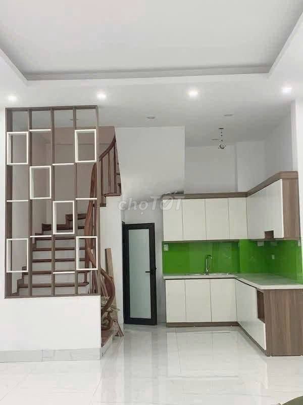 Rent a five-story 4-story apartment 13.5 million at Phạm Văn Đồng.