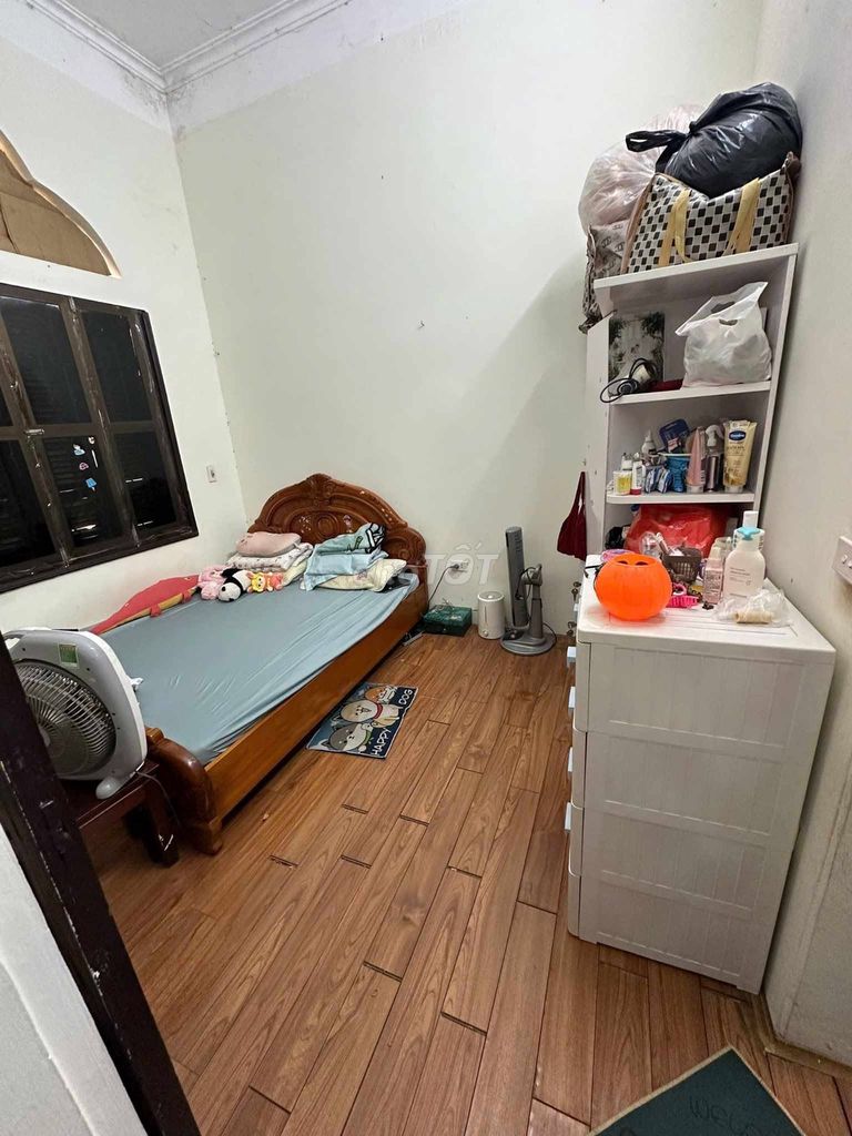 Rent 60 meters, 2.5 floors, 4 bedrooms near the New Chun Market