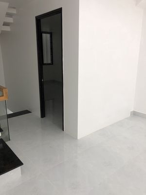 27 million-four floors, 5 sleeping, 3 beautiful toilets downtown.