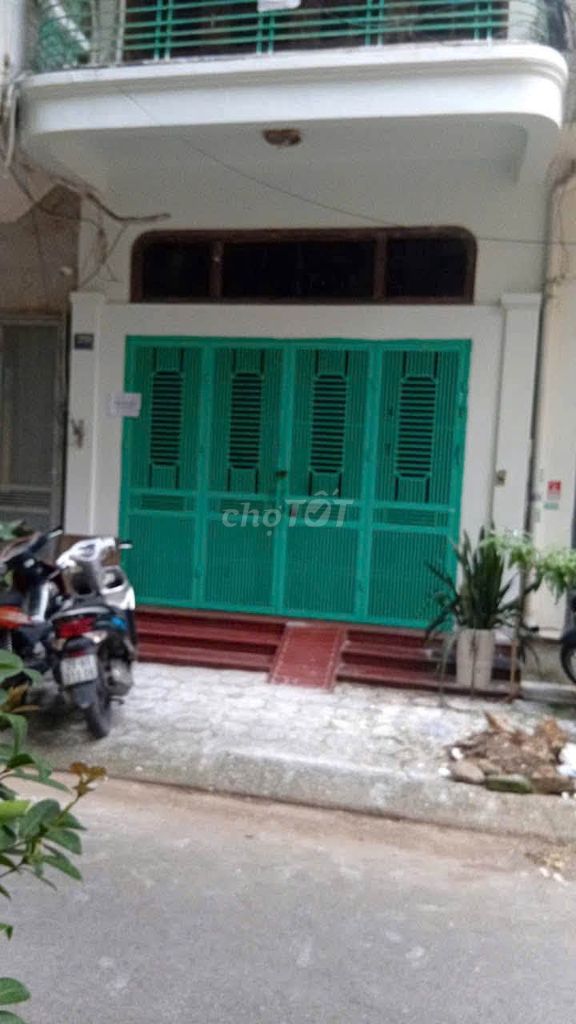 Rent a 47 Nguyên Hồng- Đống Đa-five-room apartment.