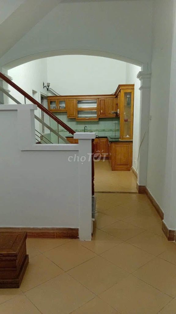 Rent a 47 Nguyên Hồng- Đống Đa-five-room apartment.