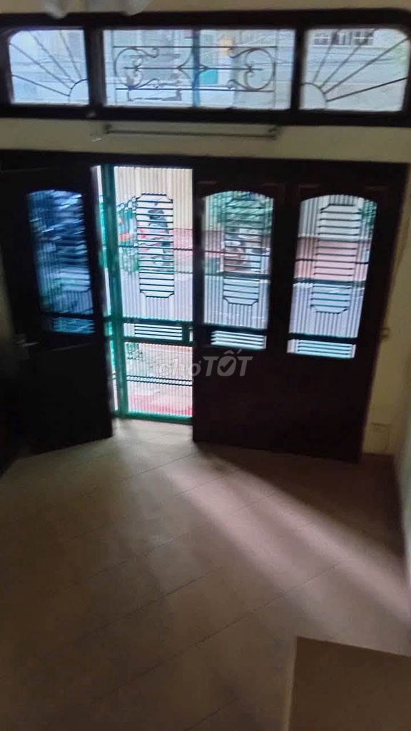 Rent a 47 Nguyên Hồng- Đống Đa-five-room apartment.