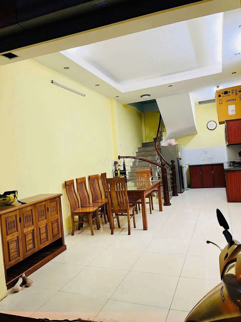 Rent his own house five stories at đại từ-talk.