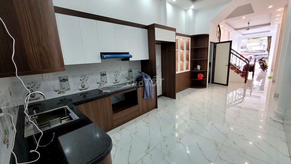 Rented Ngô Quyền Street just up at Kukninski - 4 stories - filled with 17 million a month.