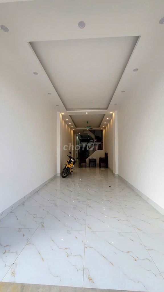 Rented Ngô Quyền Street just up at Kukninski - 4 stories - filled with 17 million a month.