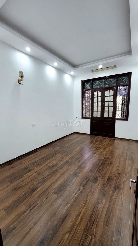 Rented Ngô Quyền Street just up at Kukninski - 4 stories - filled with 17 million a month.