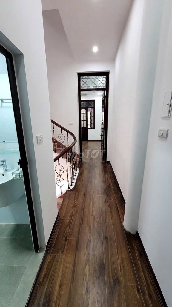 Rented Ngô Quyền Street just up at Kukninski - 4 stories - filled with 17 million a month.
