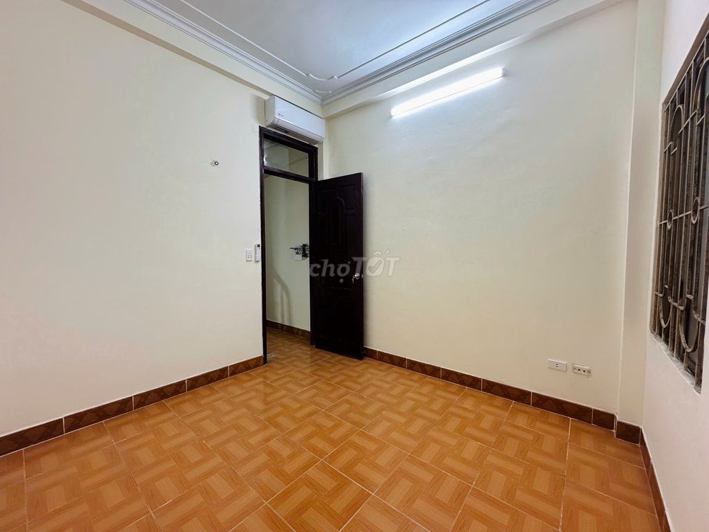 Rent apartment building, four stories flat-- Route 77 Bằng Liệt, chimp, chimp.