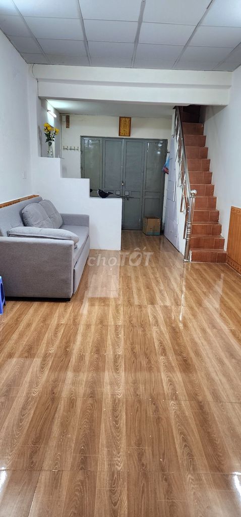 Rent his own house at Ottawa 199 Lò Đúc, 70 meters, two bedrooms, two toilets, long-term rent.