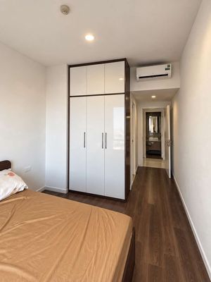 Rent apartment 2 view landmark bedroom - see fireworks - complete