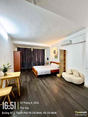 Cheap motel at 8-pound district terminals right next to District 1.