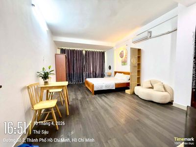 Cheap motel at 8-pound district terminals right next to District 1.