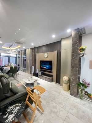 fine classia street fill -4 floors of modern furniture - bv 24/7