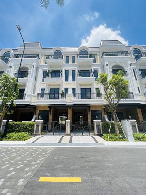 fine classia street fill -4 floors of modern furniture - bv 24/7