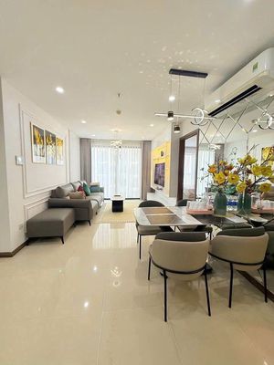 A super-priced Botanica Premier apartment, 17 million, two bedrooms, two check-in toilets.