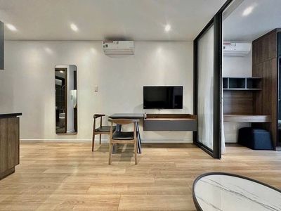 Rent the apartment. A first-steal bedroom. Nguyễn Văn Hưởng Thảo Điền near the sg bridge.