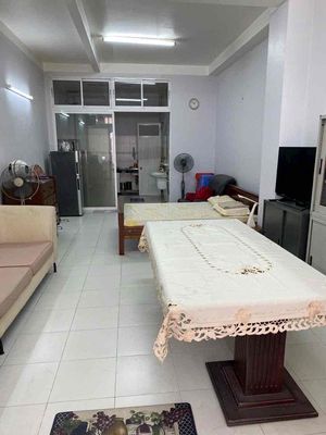 Rent a Nguyễn Biểu cash house, crash, 4 x 18, have a parking yard