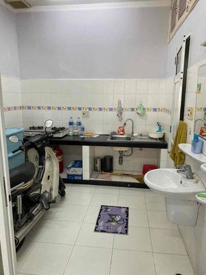Rent a Nguyễn Biểu cash house, crash, 4 x 18, have a parking yard