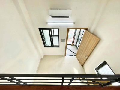 1M6 high guard windows full of furniture in a rich cycle