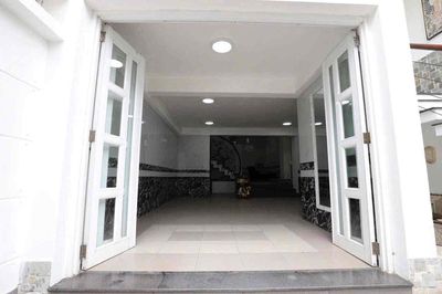 Banker Front (5 x 20 meters) 3 5th floor bedroom.6 Lê Đức Thọ-Phan Text