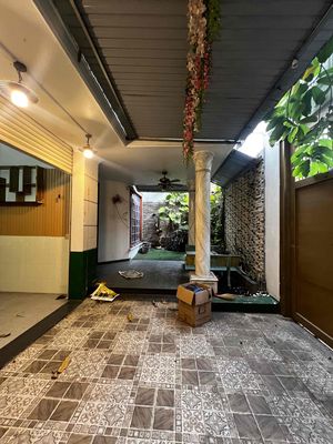 Rent Dht 17. 12 meters x 18 meters. Two stories. Seven bedrooms. Five toilets. At 21 million.