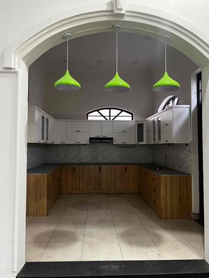 Rent Dht 17. 12 meters x 18 meters. Two stories. Seven bedrooms. Five toilets. At 21 million.