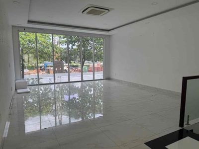 The base of the base is 4 floors.5 M x22 M Comped Zqz070 million.