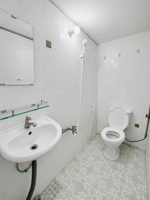 The cheap motel right here at the airport, Cộng Hoà, Tân Bình