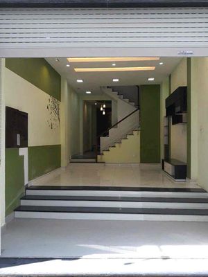 Renting the original house in front of the old Tân Quy street,