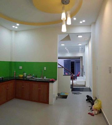 Renting the original house in front of the old Tân Quy street,