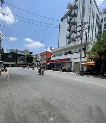Rent a Chợ Lớn street, 39 M2 010,000 for 100 million a month.