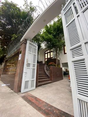 Rent villa 38.6 Q Nguyễn Văn Trỗi qpn 9 bedrooms for 80 million a month.