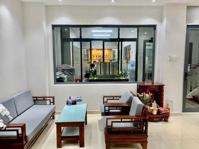 Rent villa 38.6 Q Nguyễn Văn Trỗi qpn 9 bedrooms for 80 million a month.
