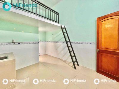 Rent the new Hall of Seven near the Bimbo Seller of the Constitution