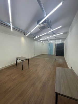 We'll have five floors with a Hoàng Trọng Mậu. Him Lam.