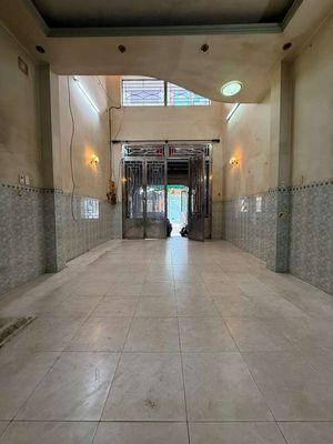 Rent a truckhouse 220 Âu Cơ. Five floors of area 4 x 20.