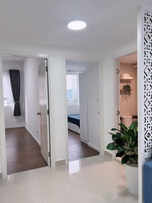 We'll rent two bedrooms. Two bathrooms. A full 11 trieu.