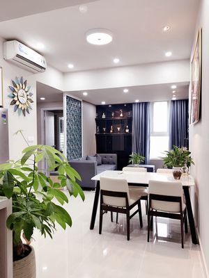 We'll rent two bedrooms. Two bathrooms. A full 11 trieu.