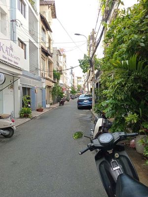 Rent the main building in the 456 Cao Thắng alley. area: 4 x 20 meters, 3 new floors