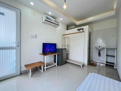 It's the owner who's covering the rooms. Light, clean, safe and sound.
