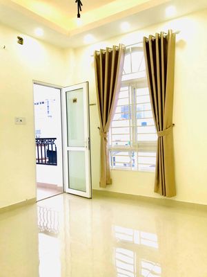 It's the owner who's covering the rooms. Light, clean, safe and sound.