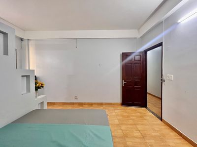 It's a new market, near the University of ufm, sun-tuning window room, elevator security.